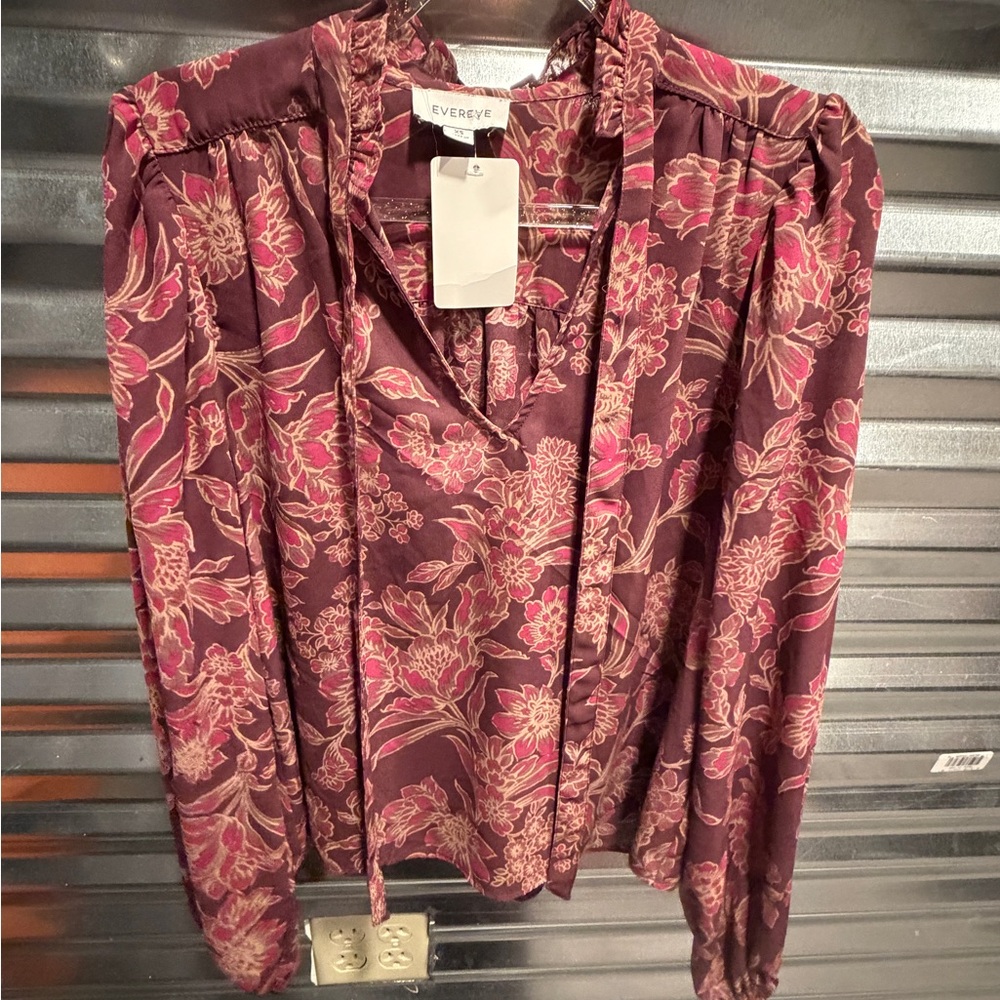 Evereve size XS woman’s blouse